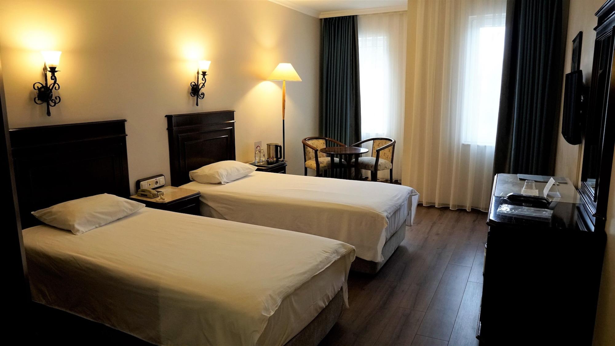 Montania Town Hotel Муданья Екстер'єр фото