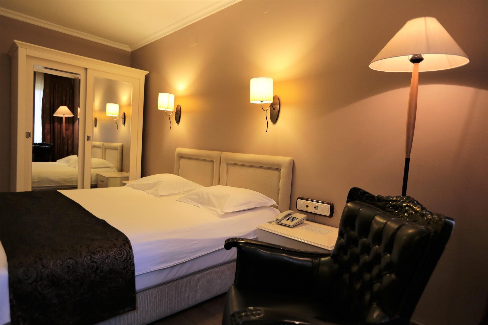 Montania Town Hotel Муданья Екстер'єр фото