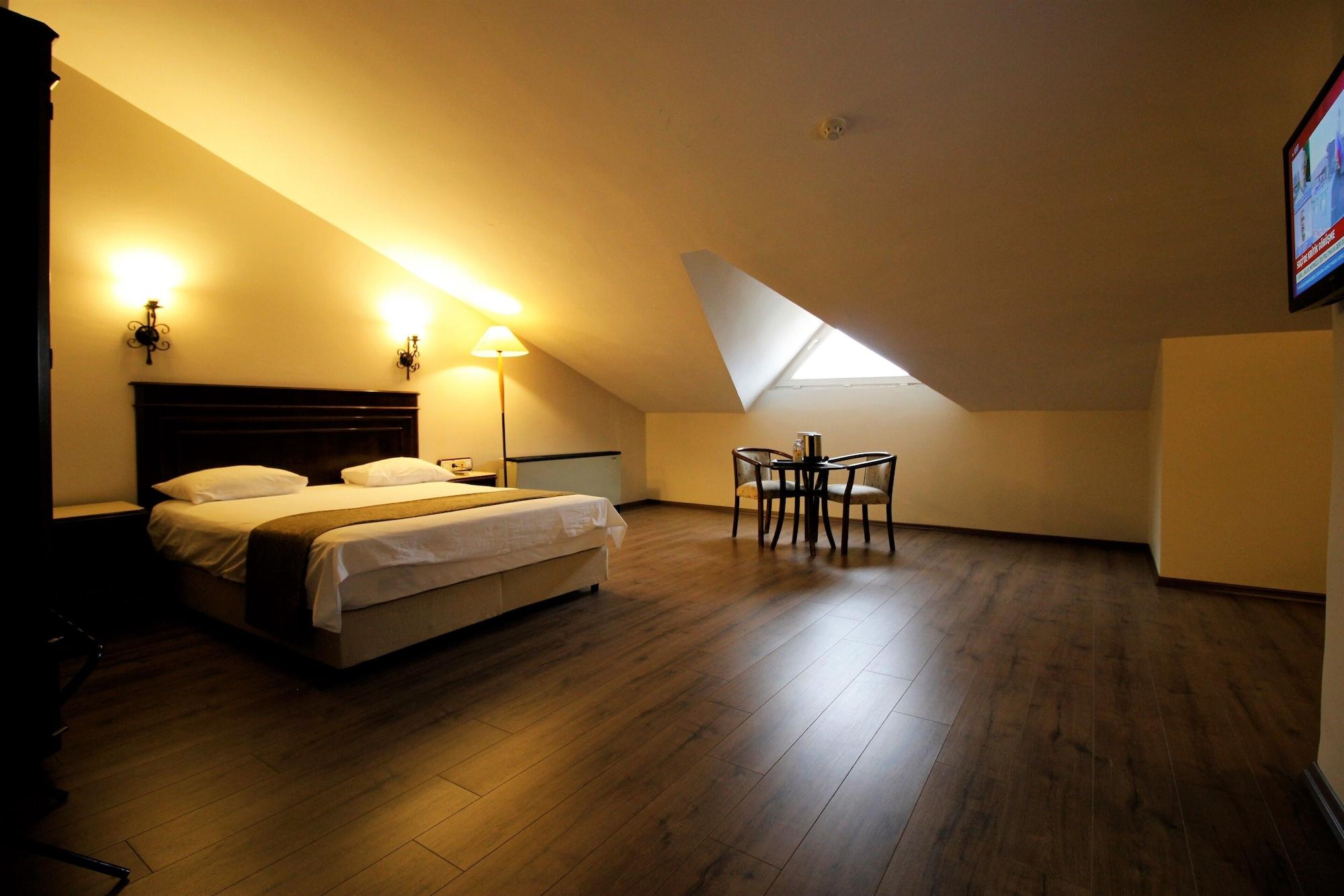 Montania Town Hotel Муданья Екстер'єр фото