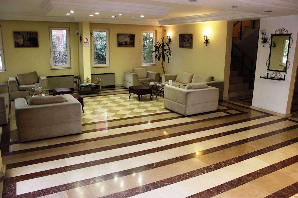 Montania Town Hotel Муданья Екстер'єр фото