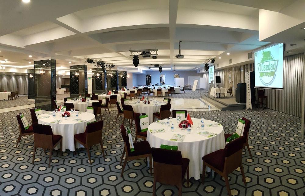 Montania Town Hotel Муданья Екстер'єр фото