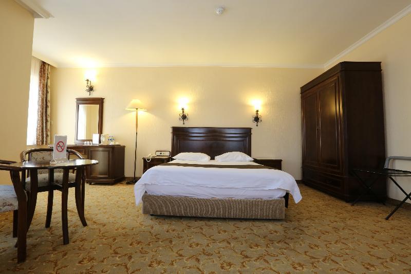 Montania Town Hotel Муданья Екстер'єр фото
