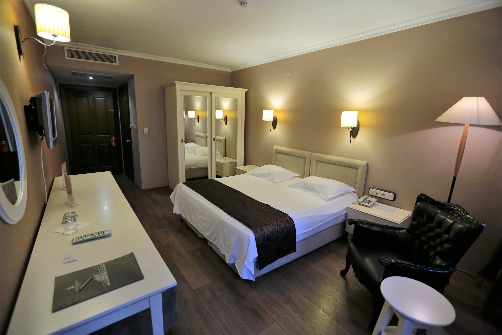 Montania Town Hotel Муданья Екстер'єр фото