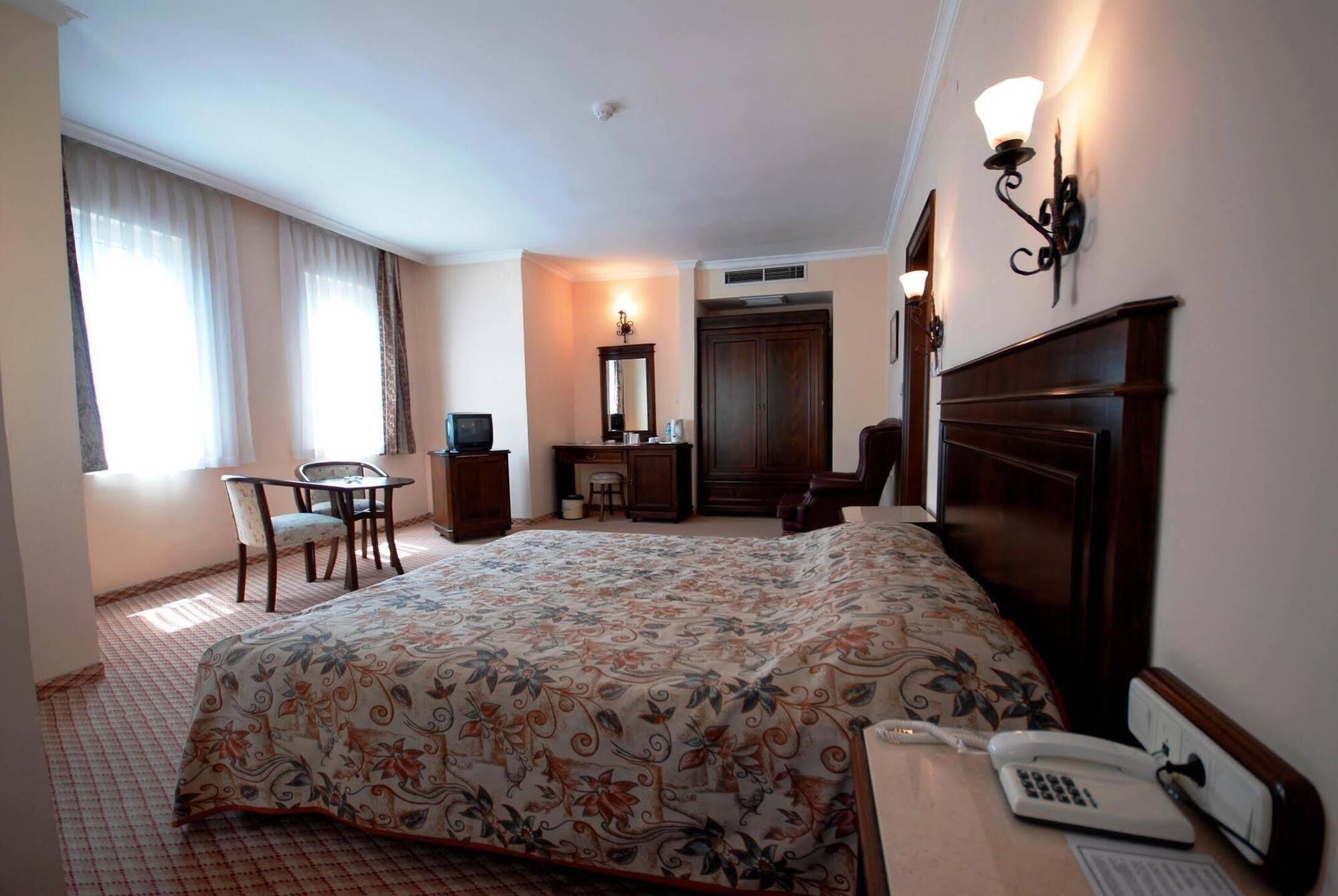 Montania Town Hotel Муданья Екстер'єр фото