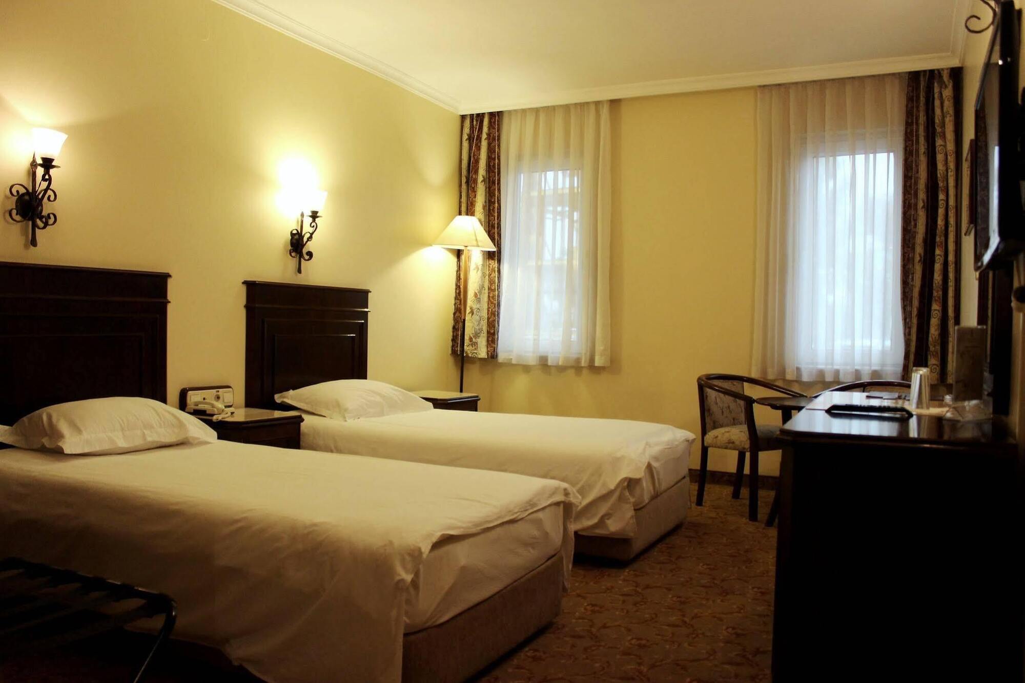 Montania Town Hotel Муданья Екстер'єр фото