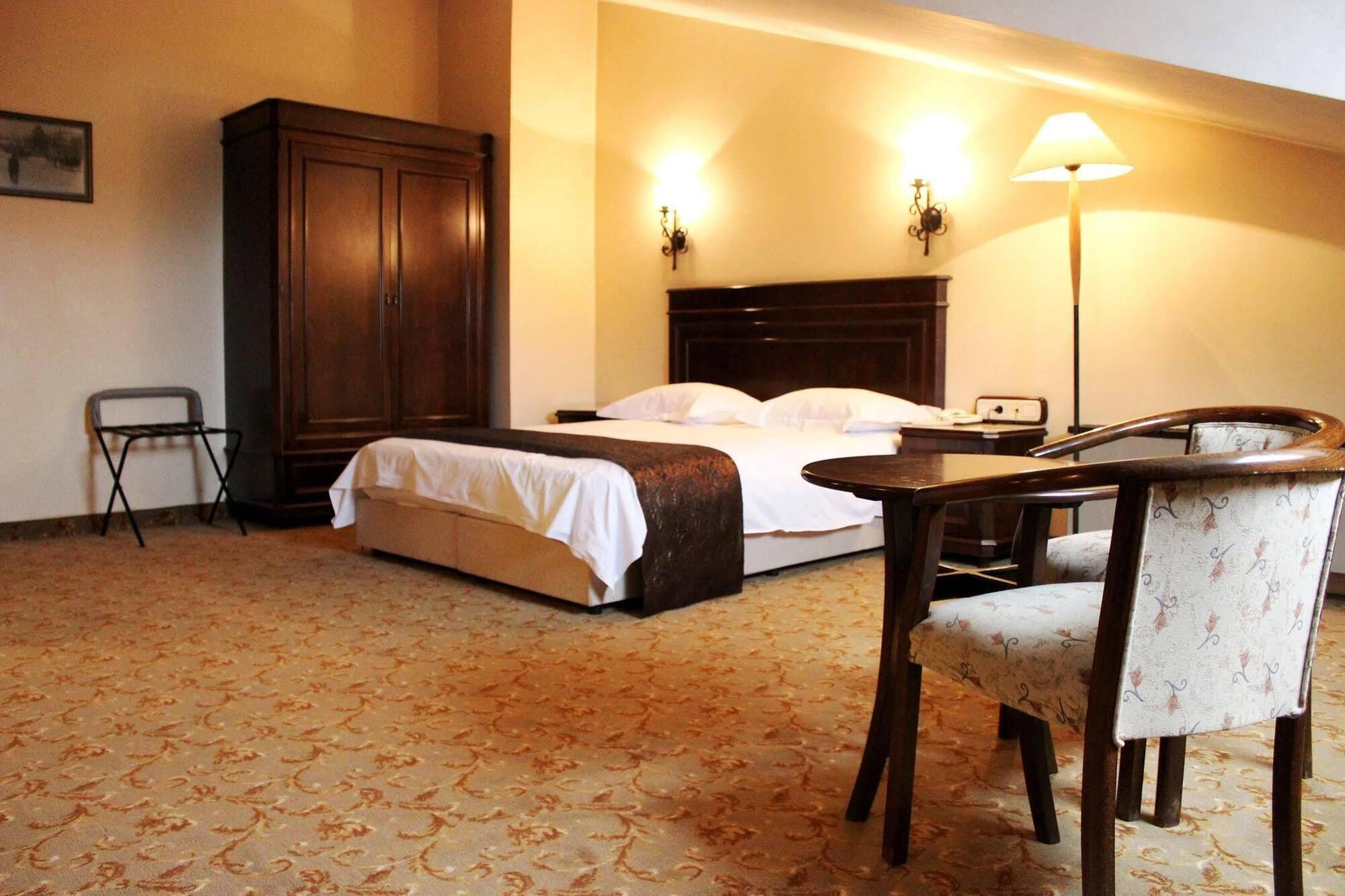 Montania Town Hotel Муданья Екстер'єр фото
