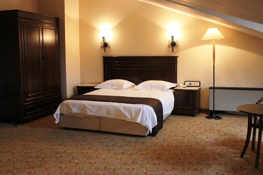 Montania Town Hotel Муданья Екстер'єр фото